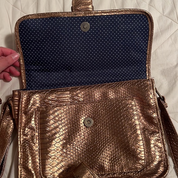 Volcom stone metallic bronze adjustable strap purse - Picture 2 of 4